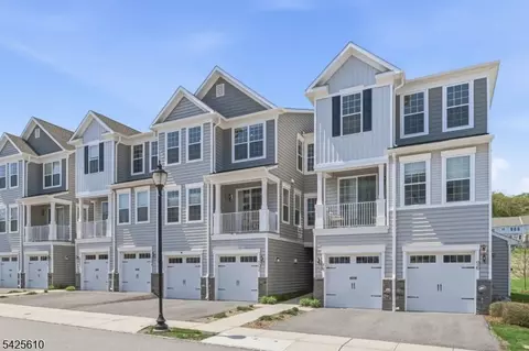 102 Sequoia Dr, Cedar Grove, NJ 07009