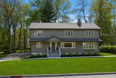 6 Exeter St, Morris Plains, NJ 07950