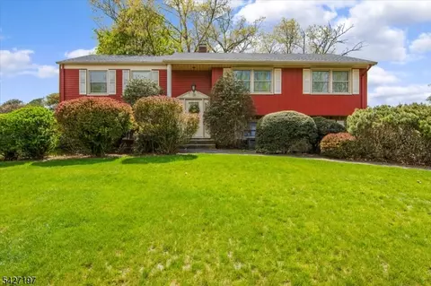 8 Wedgewood Dr, Wayne, NJ 07470