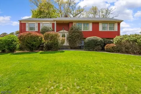 8 Wedgewood Dr, Wayne, NJ 07470