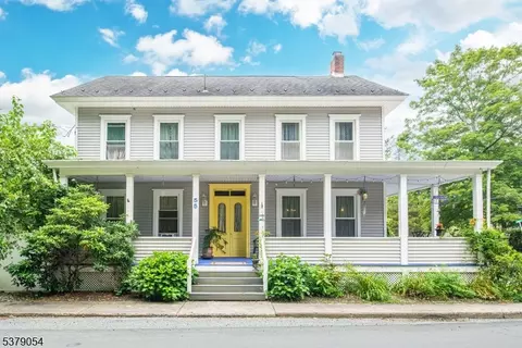 55 Valley St, Columbia, NJ 07832