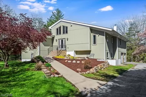 919 Potters Rd, Newton, NJ 07860