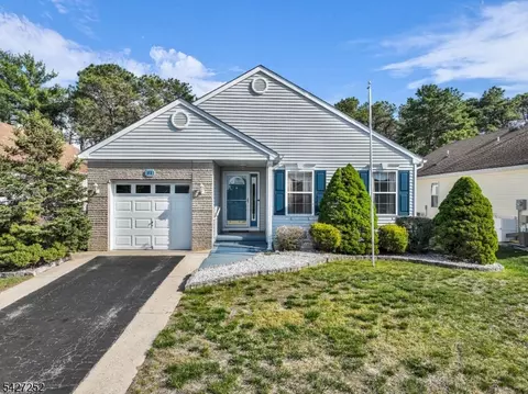 81 Woodstock Dr, Toms River, NJ 08757