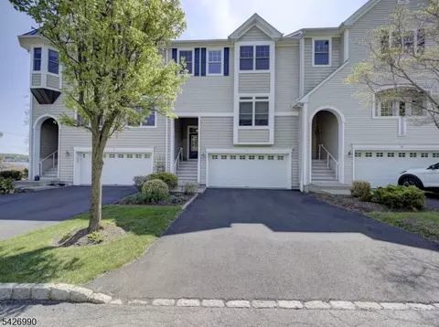 33 Catamaran Ct, Mount Arlington, NJ 07856