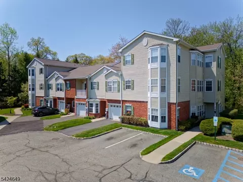 25 Windsor Dr, Lincoln Park, NJ 07035