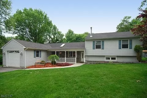 3 Elizabeth Ln, Rockaway Twp, NJ 07866