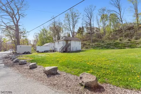 19 Dunham Rd, West Milford Twp, NJ 07421
