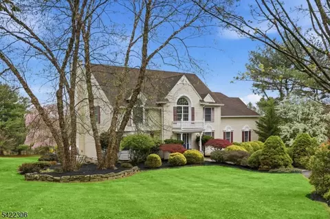 39 Squire Hill Rd, Long Valley, NJ 07853