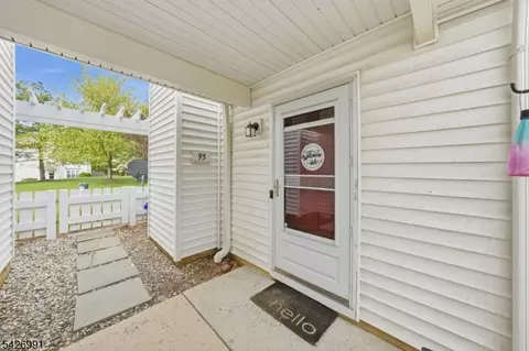 95 Almond Dr, Somerset, NJ 08873