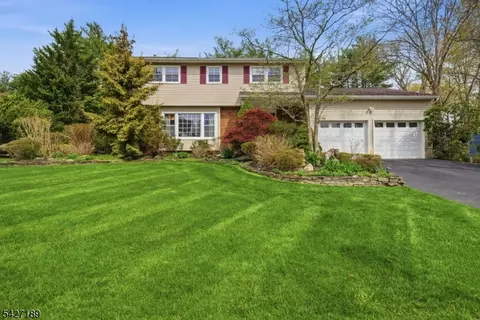 7 Candle Ln, East Brunswick, NJ 08816