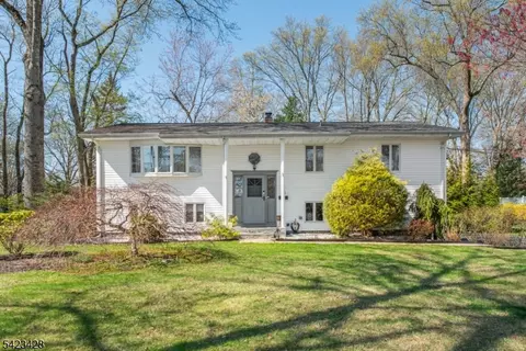 14 Green Dr, East Hanover, NJ 07936