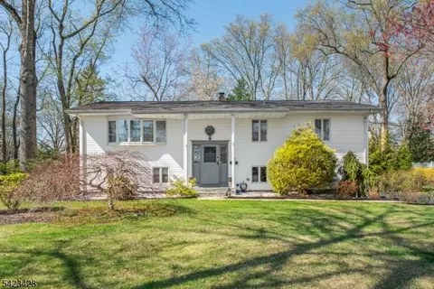14 Green Dr, East Hanover, NJ 07936