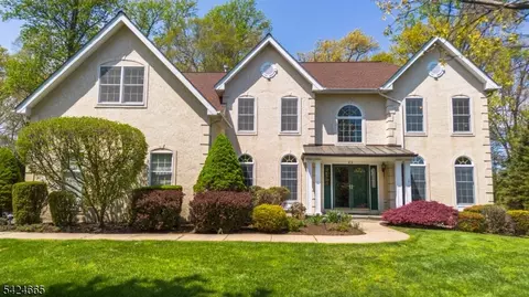 32 Independence Dr, Basking Ridge, NJ 07920
