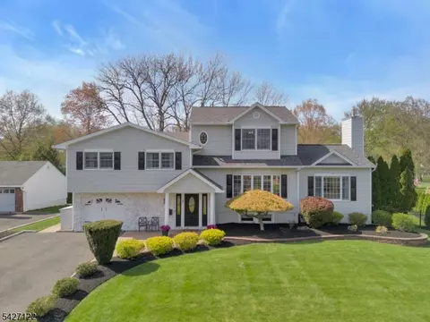 7 Oxbow Dr, New Providence, NJ 07974