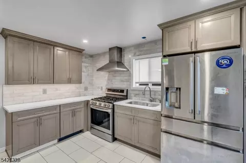 297 Hamilton Pl, Hackensack, NJ 07601 photo 7