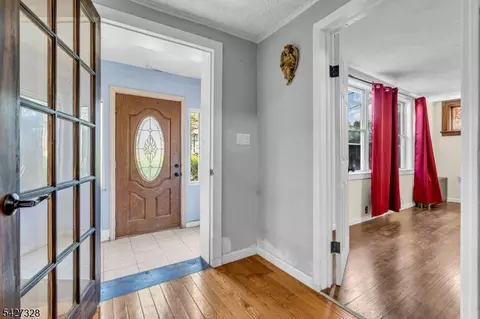 297 Hamilton Pl, Hackensack, NJ 07601 photo 3