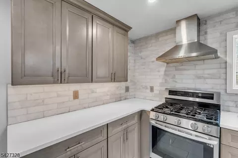 297 Hamilton Pl, Hackensack, NJ 07601 photo 9