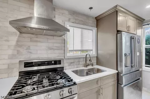 297 Hamilton Pl, Hackensack, NJ 07601 photo 8