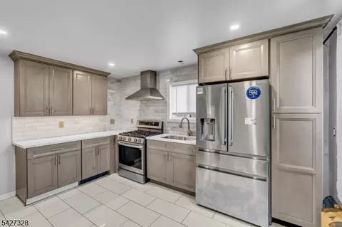 297 Hamilton Pl, Hackensack, NJ 07601 photo 10