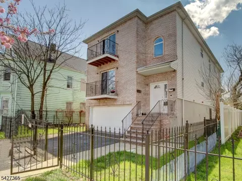 56-58 Kent St, Newark, NJ 07108