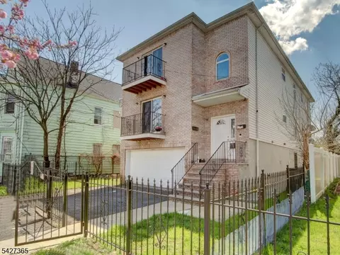 56-58 Kent St, Newark, NJ 07108