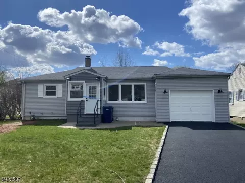 271 Valley Rd, Clark, NJ 07066