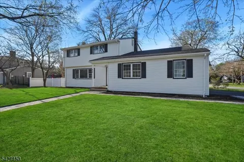 56 Manor Rd, Harrington Park, NJ 07640