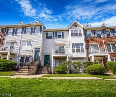 166 Sapphire Ln, Franklin Park, NJ 08823