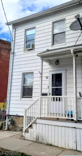13 Lewis St, Phillipsburg, NJ 08865