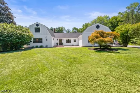 17 Drake Rd, Mendham, NJ 07945