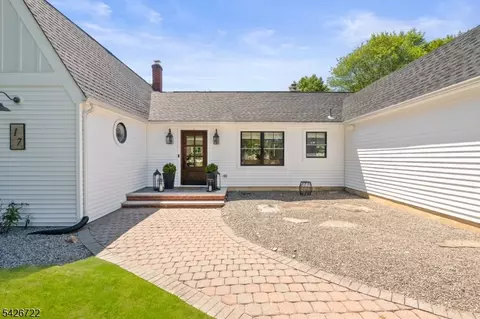 17 Drake Rd, Mendham, NJ 07945 photo 2