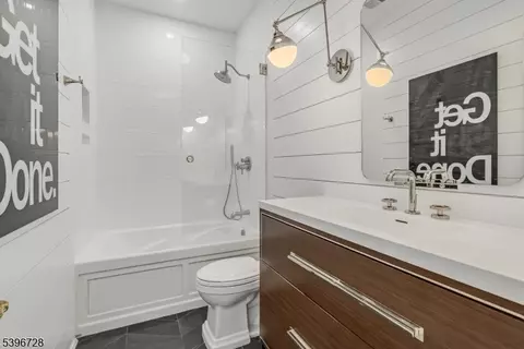 Bath - 464 Cherry Ln, Mendham, NJ 07945 photo 3 of 4
