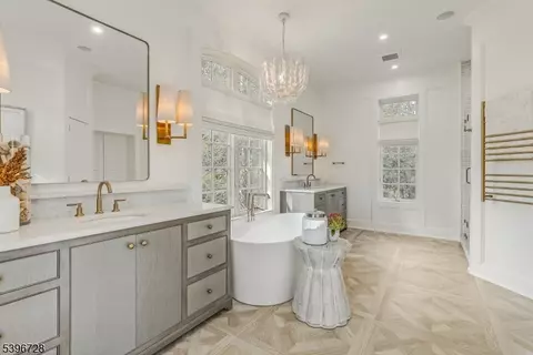 Bath - 464 Cherry Ln, Mendham, NJ 07945 photo 2 of 4