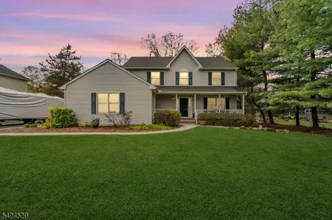 17 Revere St, Bridgewater, NJ 08807