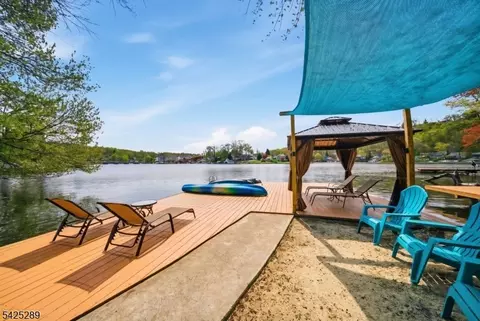 11 Deane Rd, Hopatcong, NJ 07843