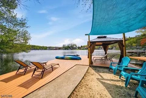 11 Deane Rd, Hopatcong, NJ 07843