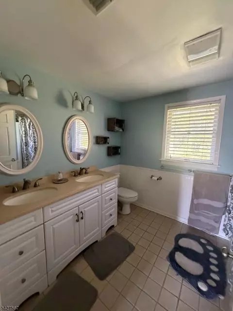 Bath - 140 John Ringo Rd, Ringoes, NJ 08551 photo 2 of 3