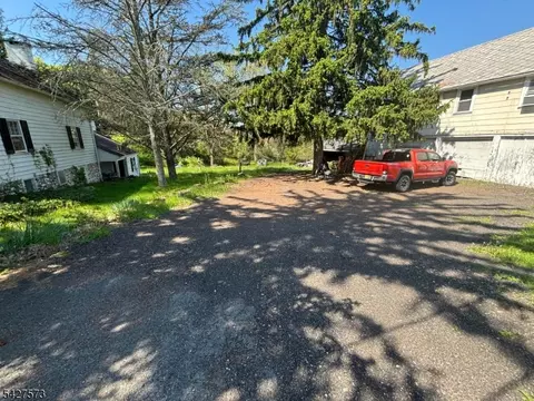 Exterior - 184 Stanton Rd, Flemington, NJ 08822 photo 5 of 7