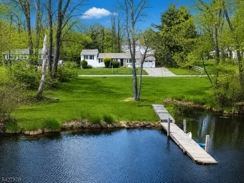 44 Venetian Dr, Lake Hopatcong, NJ 07849
