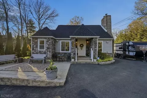 101 Pitney Rd, Andover, NJ 07821