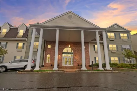 9224 Richmond Rd #224, West Milford, NJ 07480