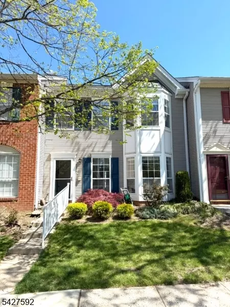111 Columbus Dr, Franklin Park, NJ 08823