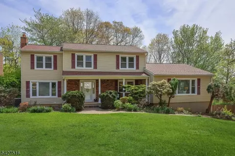 42 Ash Ln, Randolph, NJ 07869