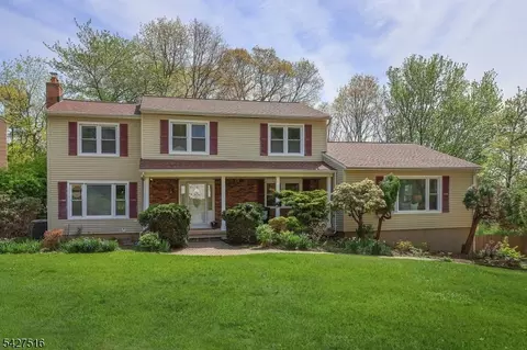42 Ash Ln, Randolph, NJ 07869