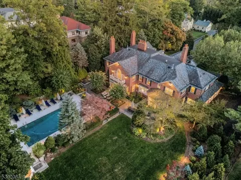 27 Hillside Ave, Short Hills, NJ 07078