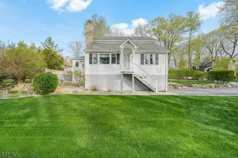 18 Cabot Ln, Kinnelon, NJ 07405