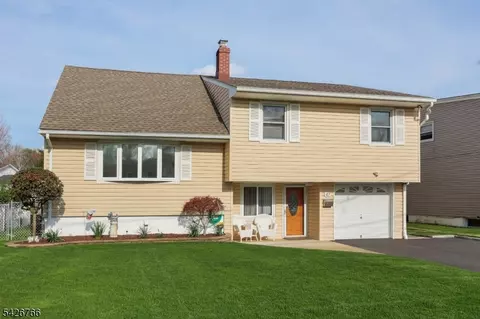 47 Epping Dr, Kenilworth, NJ 07033