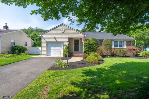 964 Crescent Dr, Rahway, NJ 07065