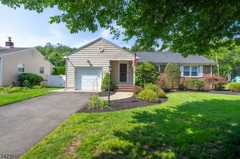 964 Crescent Dr, Rahway, NJ 07065