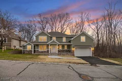 29 Bracken Hill Rd, Hamburg, NJ 07419